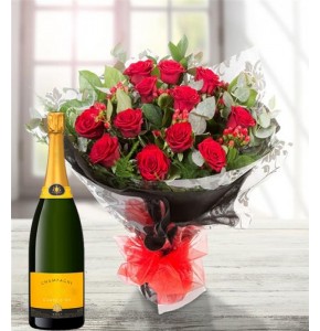 12 Red Roses & Prosecco